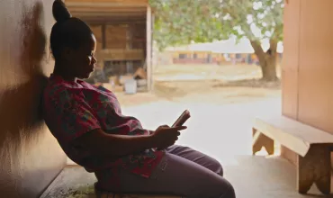 ghana-telemedicine-woman-on-bench