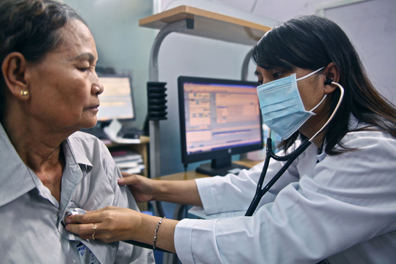 HCP listening to patient's heart using stethoscope
