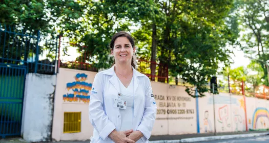 A Brazilian physician working in the field of cardiovascular disease is standing on a street in São Paulo